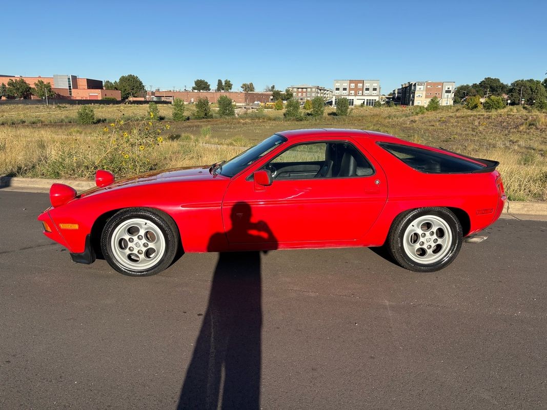 Porsche-928-1986-24