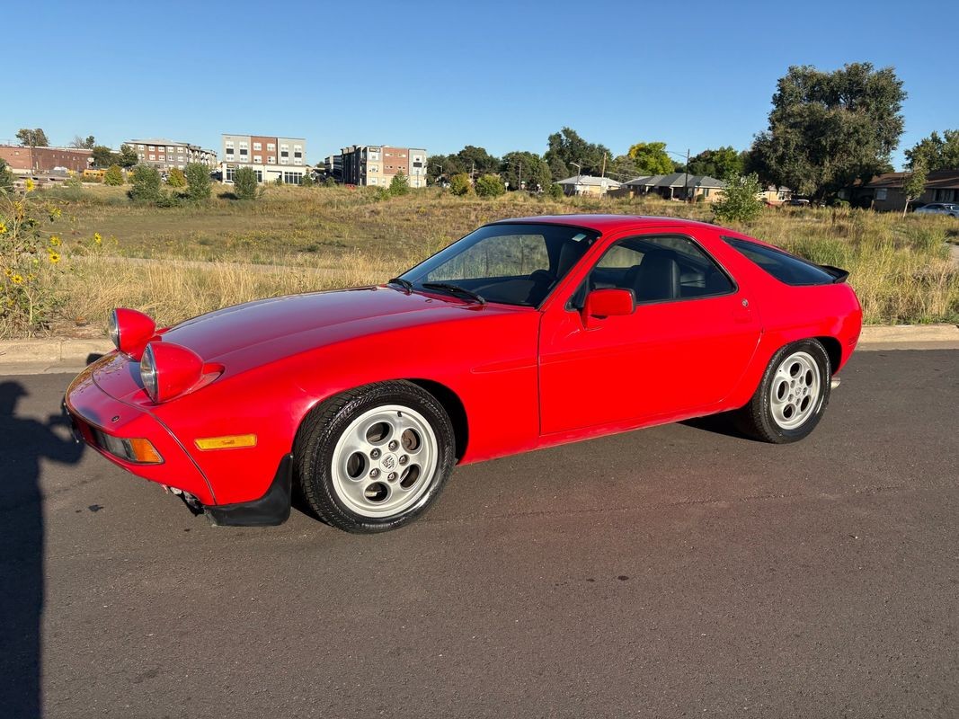 Porsche-928-1986-25