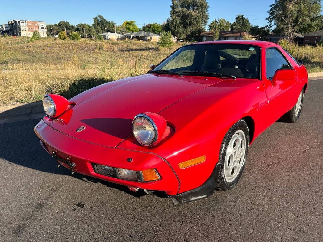 Porsche-928-1986-26