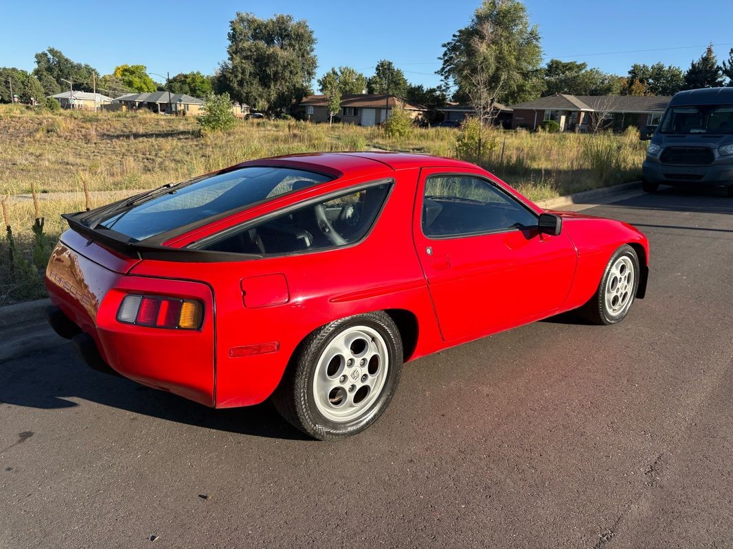 Porsche-928-1986-27