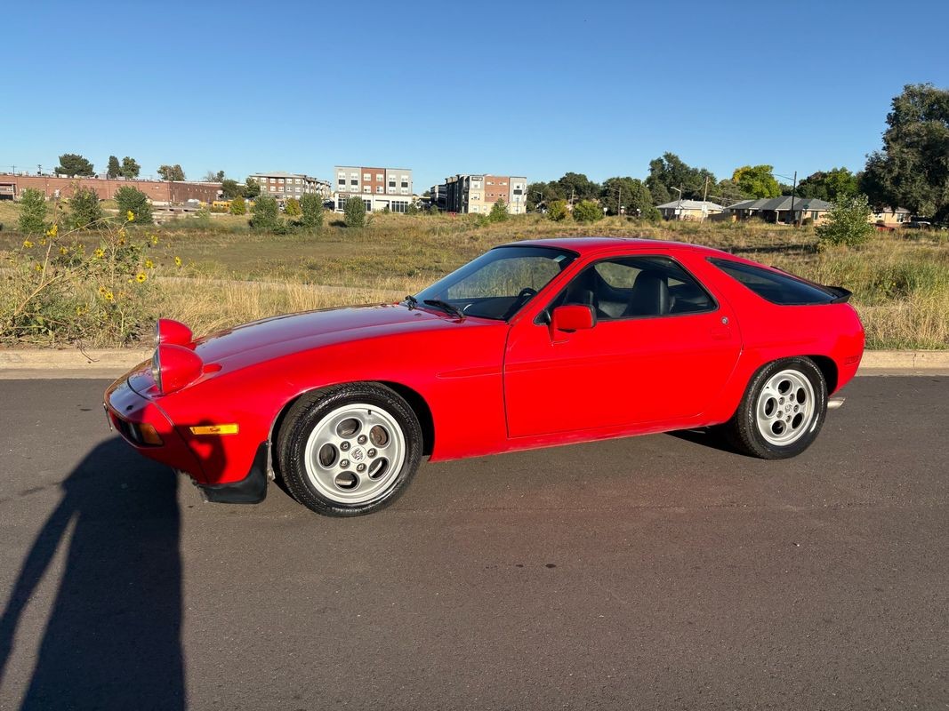 Porsche-928-1986-29