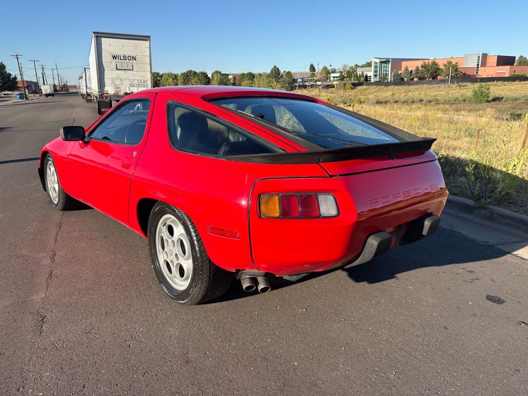 Porsche-928-1986-3