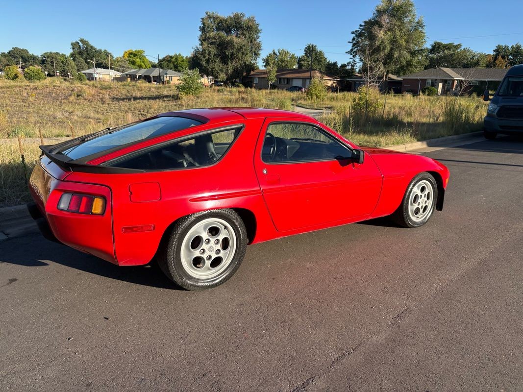 Porsche-928-1986-30