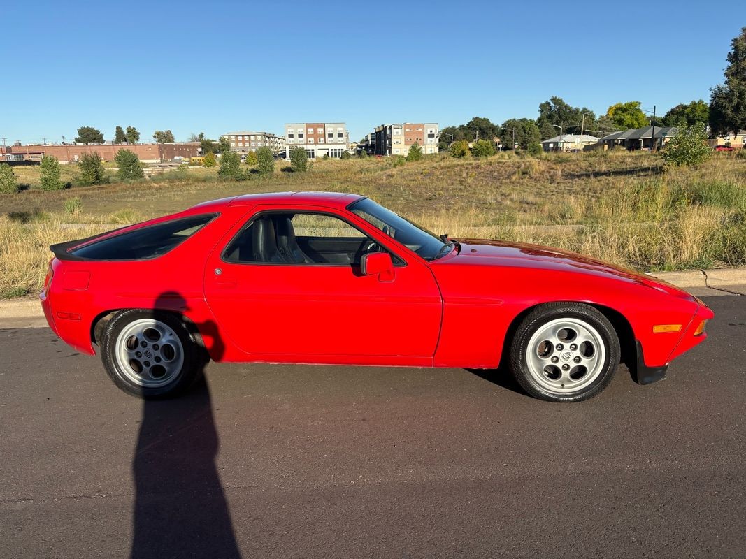 Porsche-928-1986-32