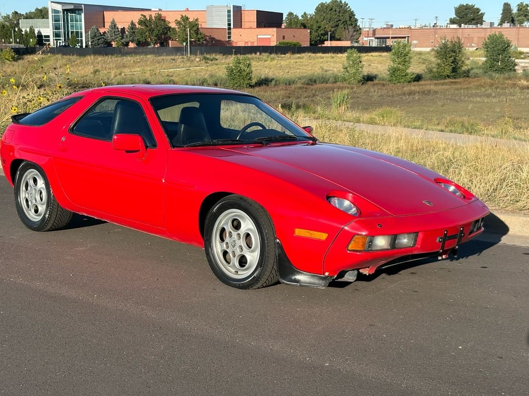 Porsche-928-1986-33