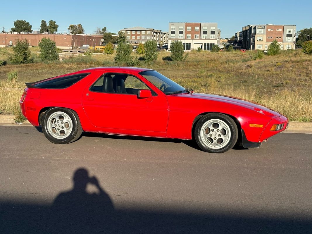 Porsche-928-1986-36