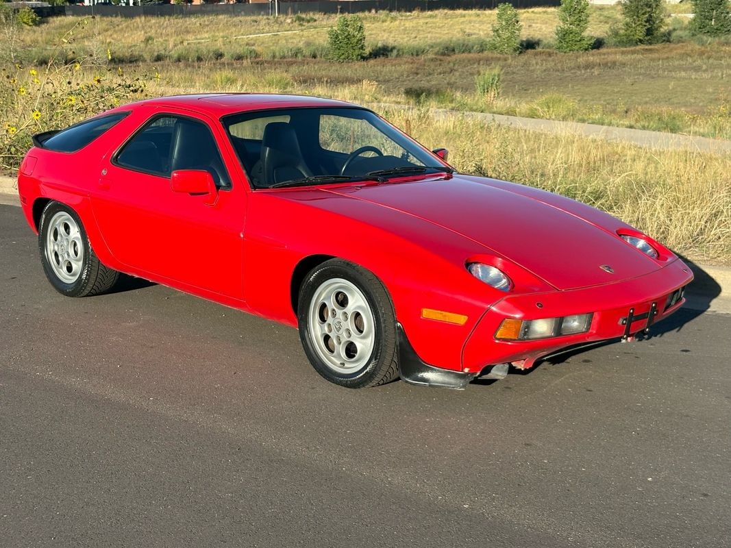 Porsche-928-1986-37