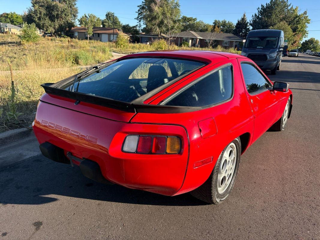 Porsche-928-1986-4