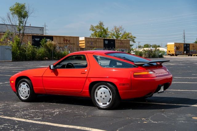 Porsche-928-1987-Coupe-10