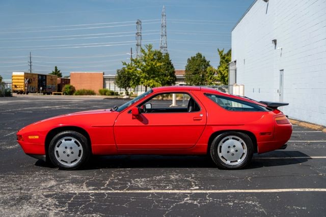 Porsche-928-1987-Coupe-11