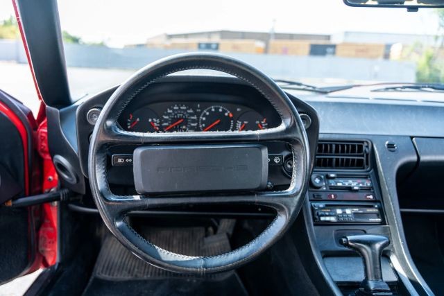 Porsche-928-1987-Coupe-14