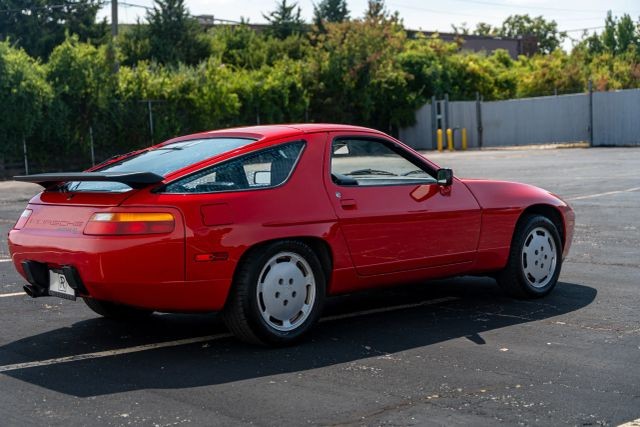 Porsche-928-1987-Coupe-3