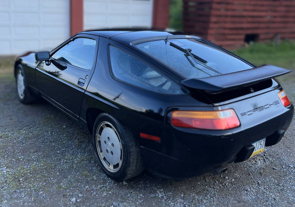 Porsche-928-1988-black-1