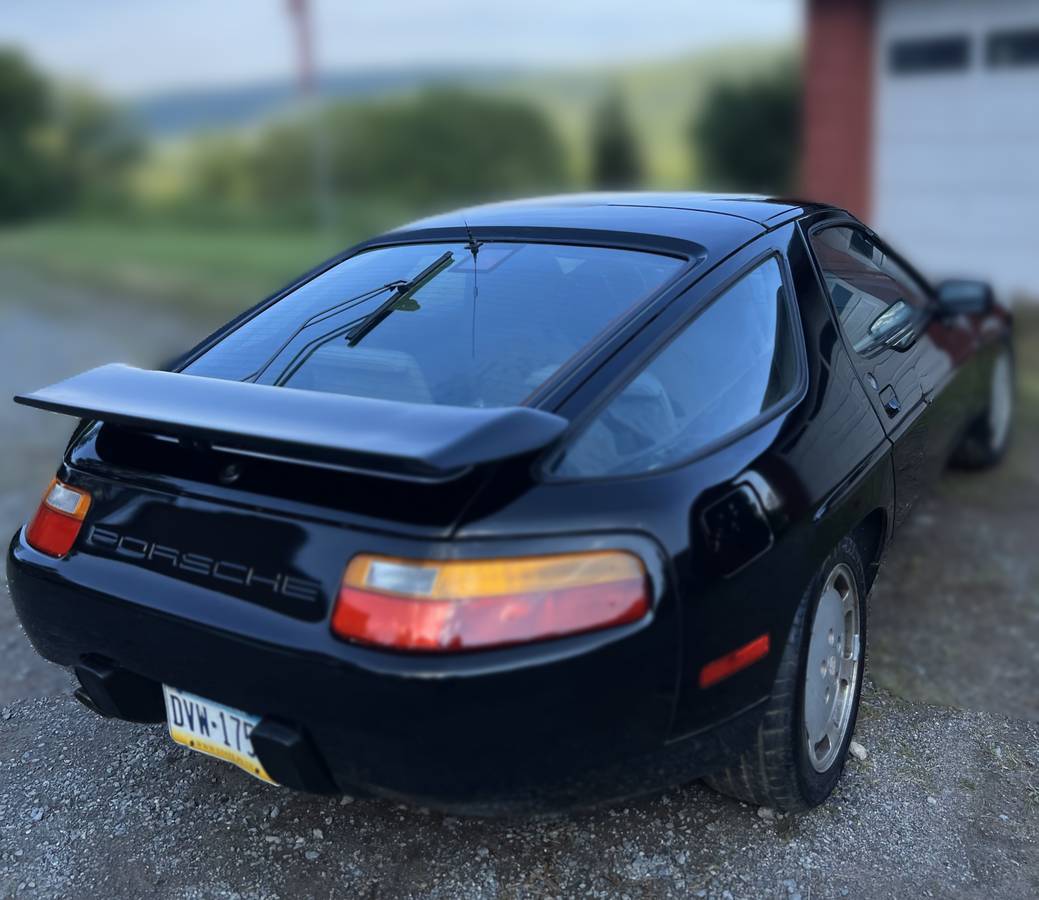 Porsche-928-1988-black-3