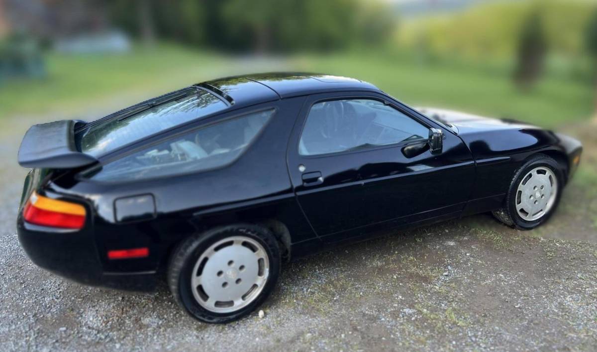 Porsche-928-1988-black-4