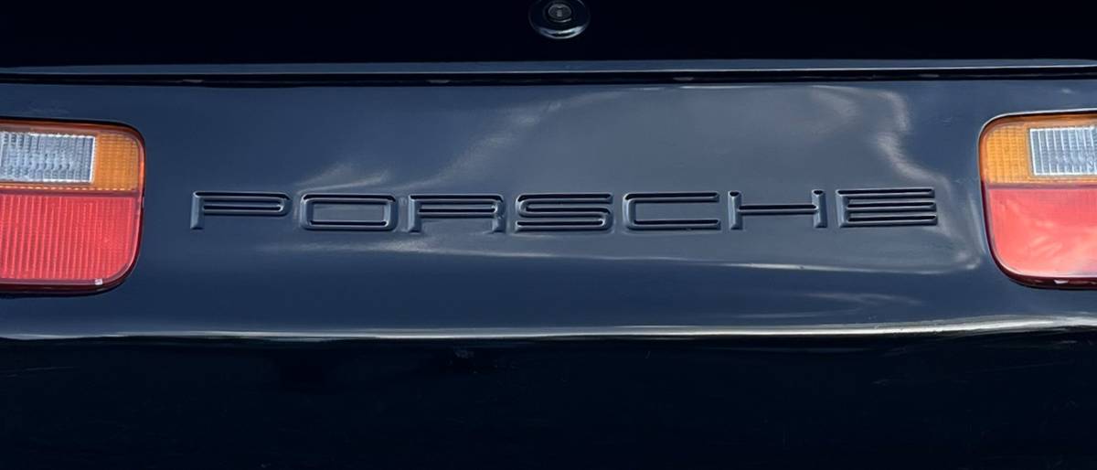 Porsche-928-1988-black-5