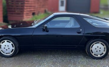 Porsche-928-1988-black-8