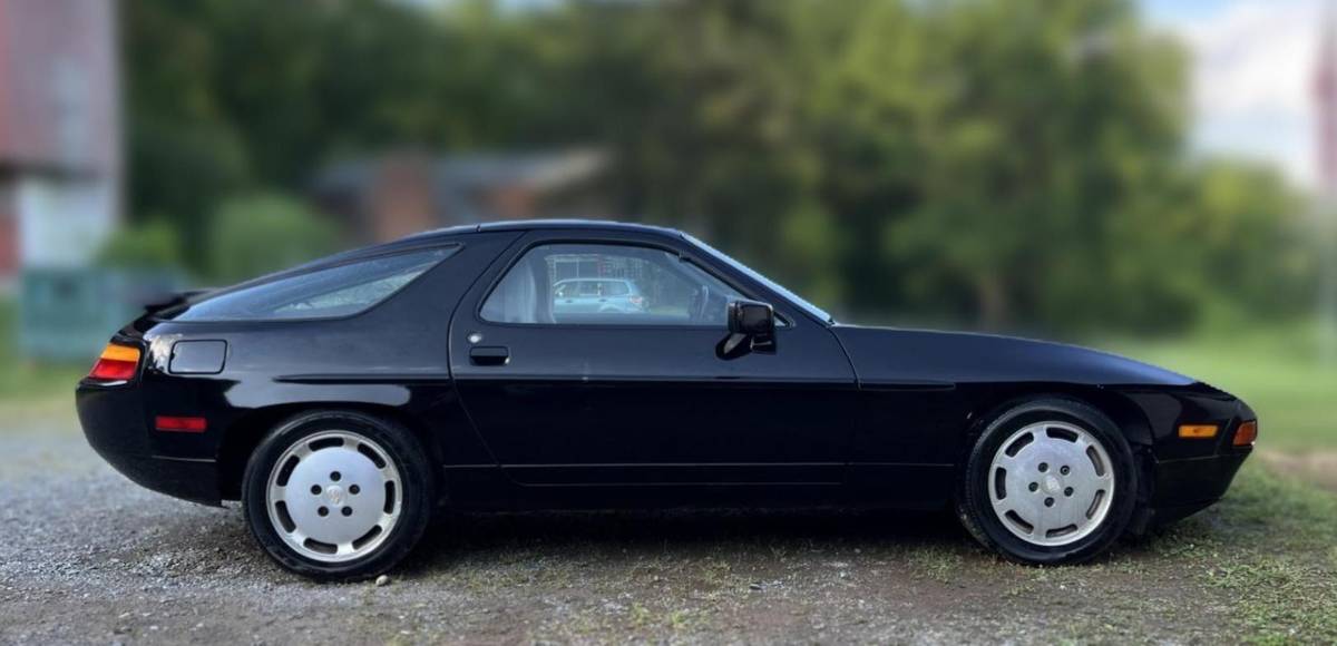 Porsche-928-1988-black-9