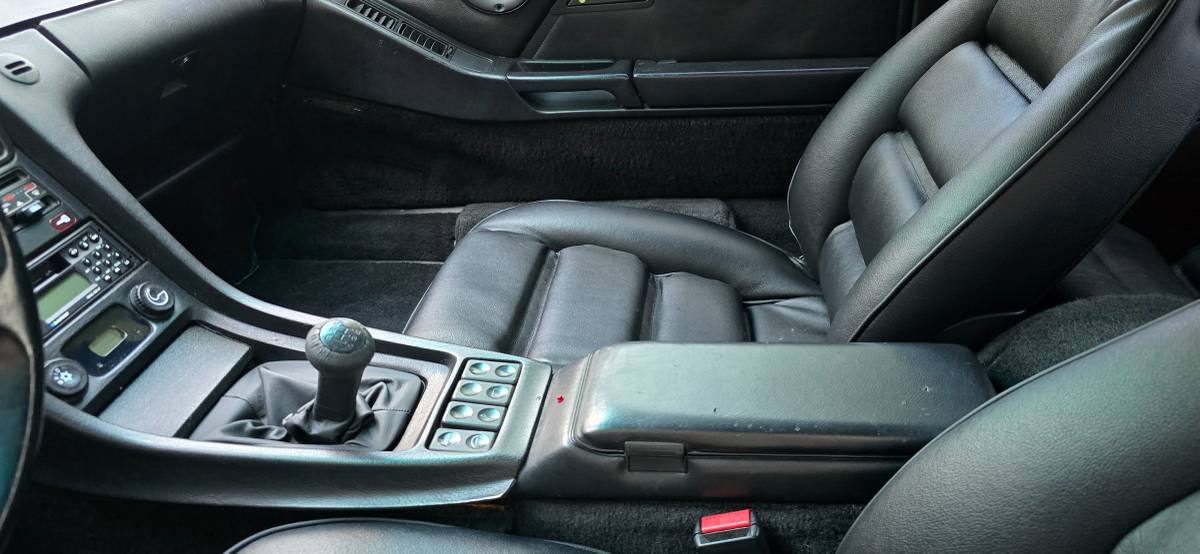Porsche-928-1989-black-11