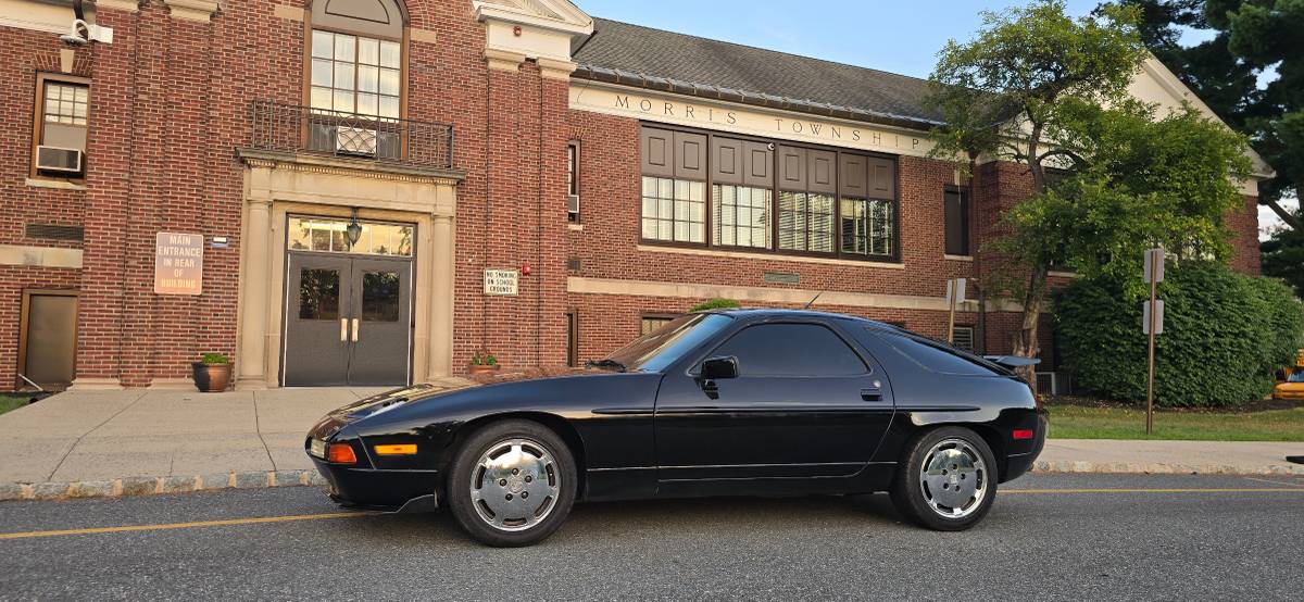 Porsche-928-1989-black-20