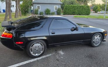 Porsche-928-1989-black-21