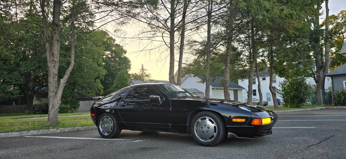 Porsche-928-1989-black-22
