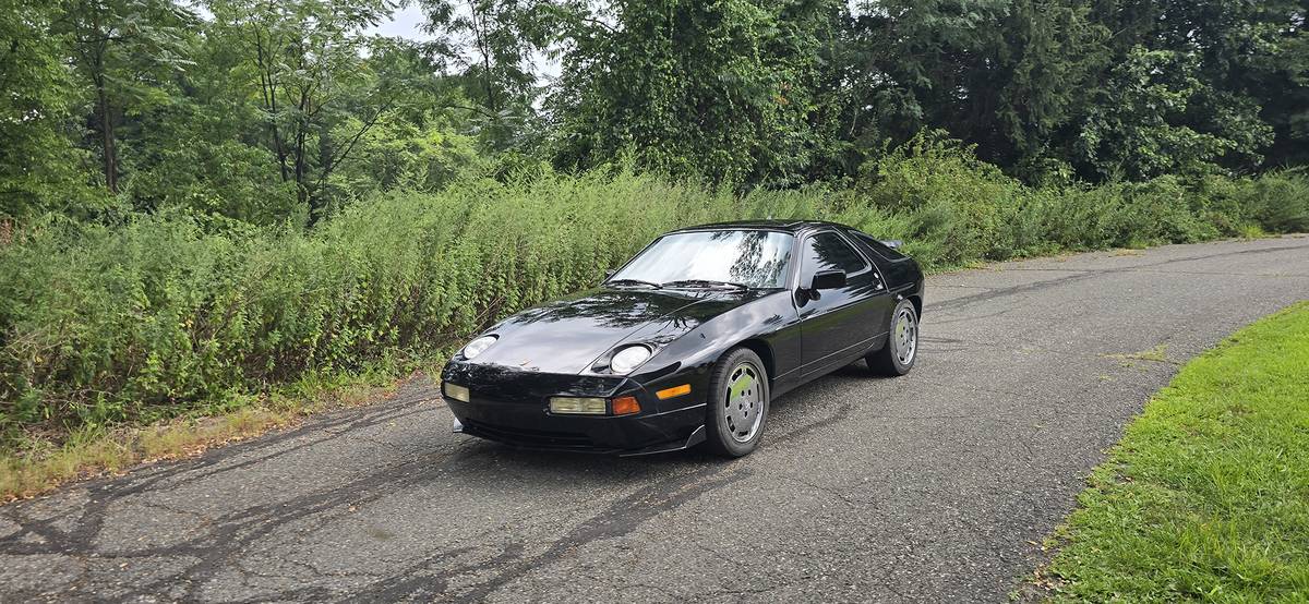 Porsche-928-1989-black-23