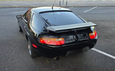 Porsche-928-1989-black-4