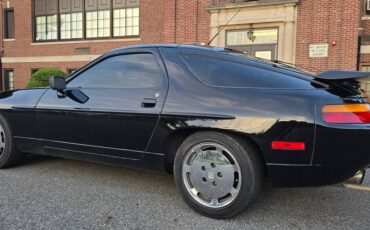 Porsche-928-1989-black-6