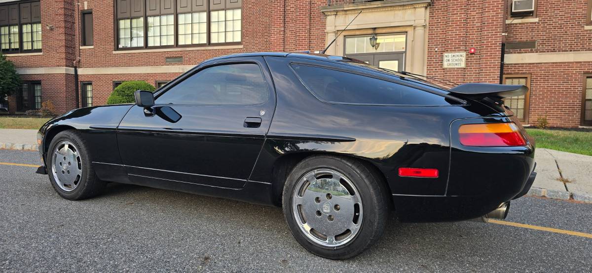 Porsche-928-1989-black-6