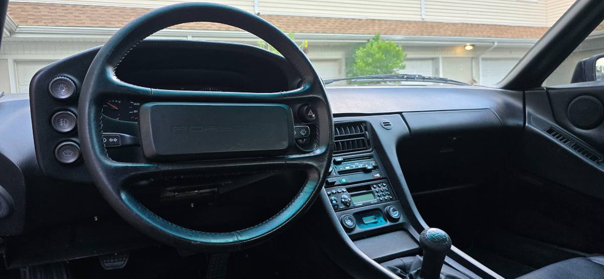 Porsche-928-1989-black-9