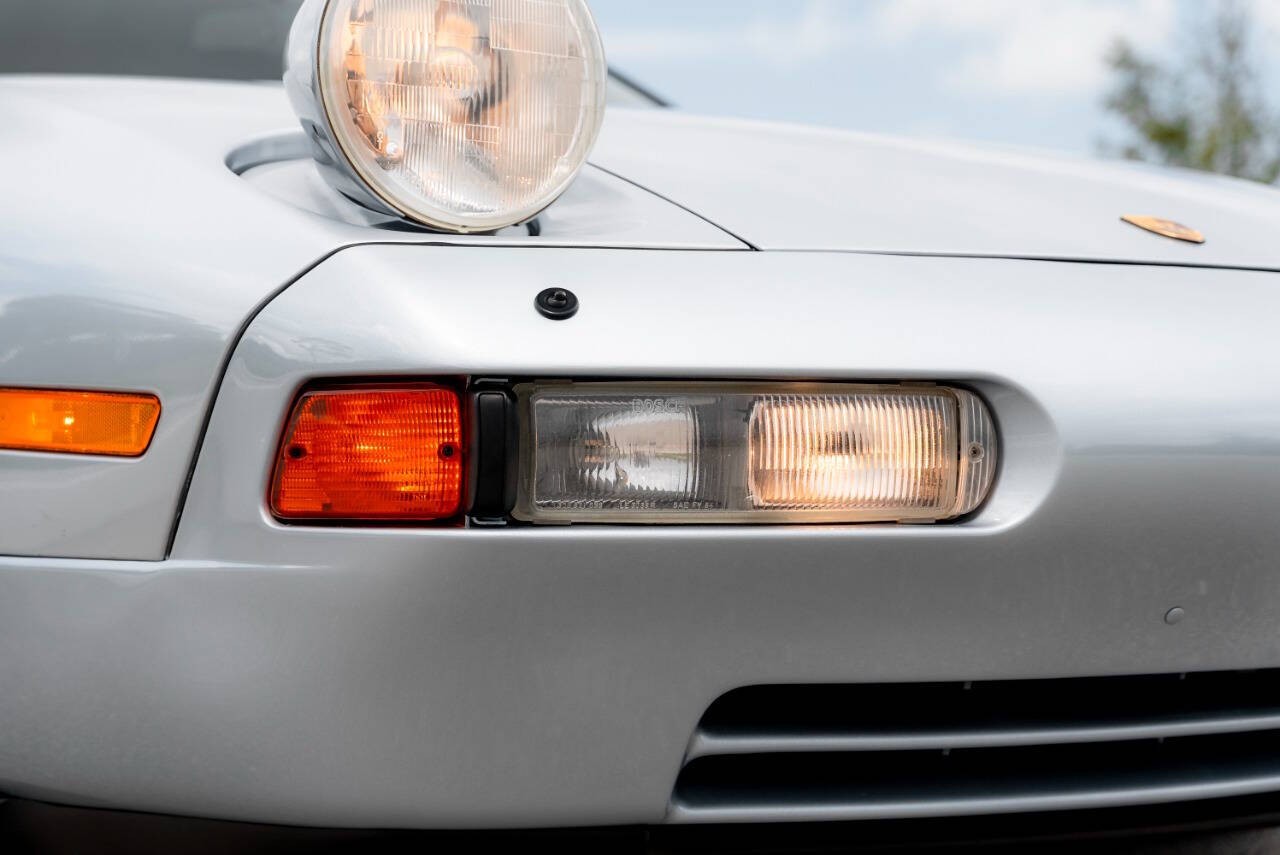 Porsche-928-1994-Hatchback-21