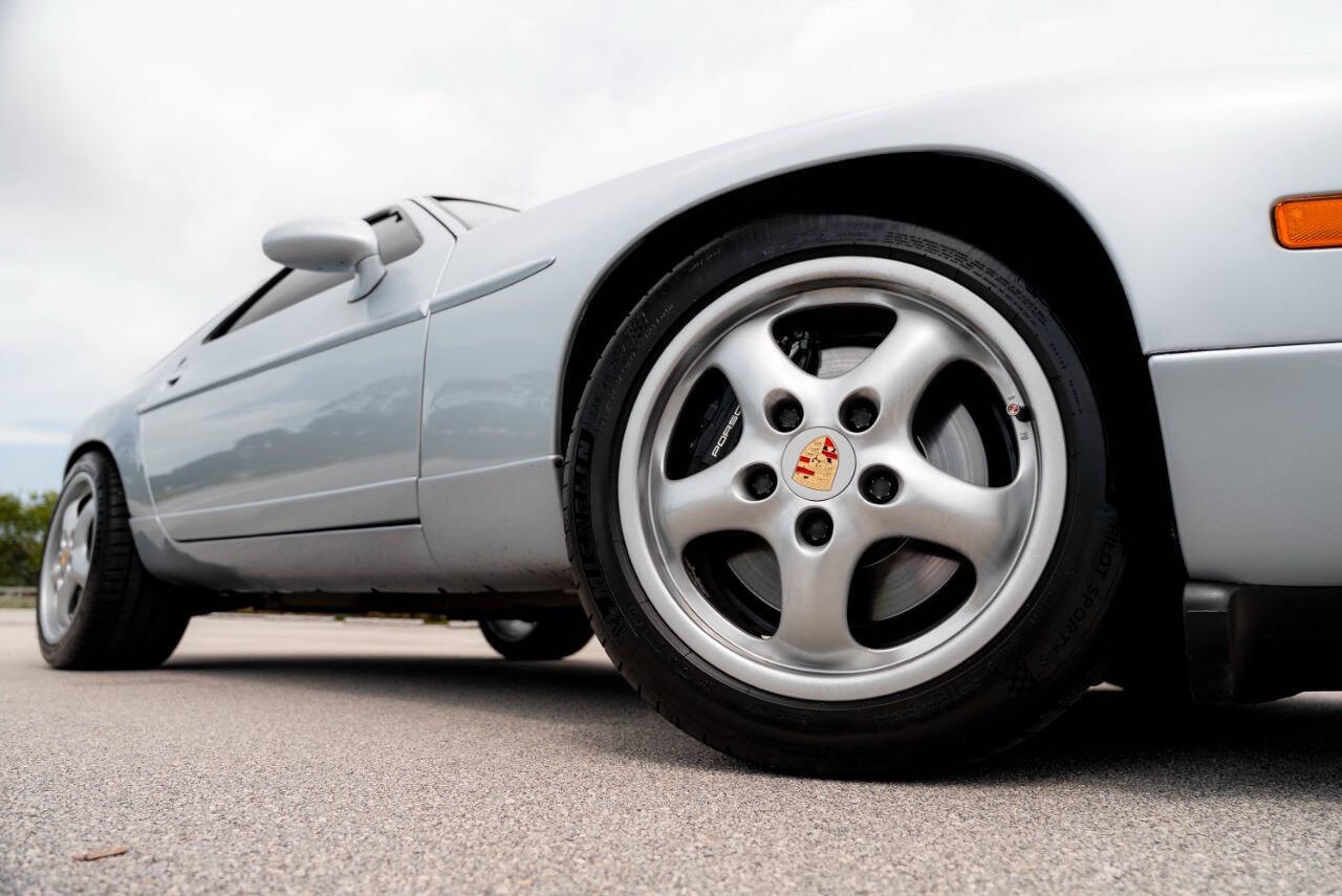 Porsche-928-1994-Hatchback-23