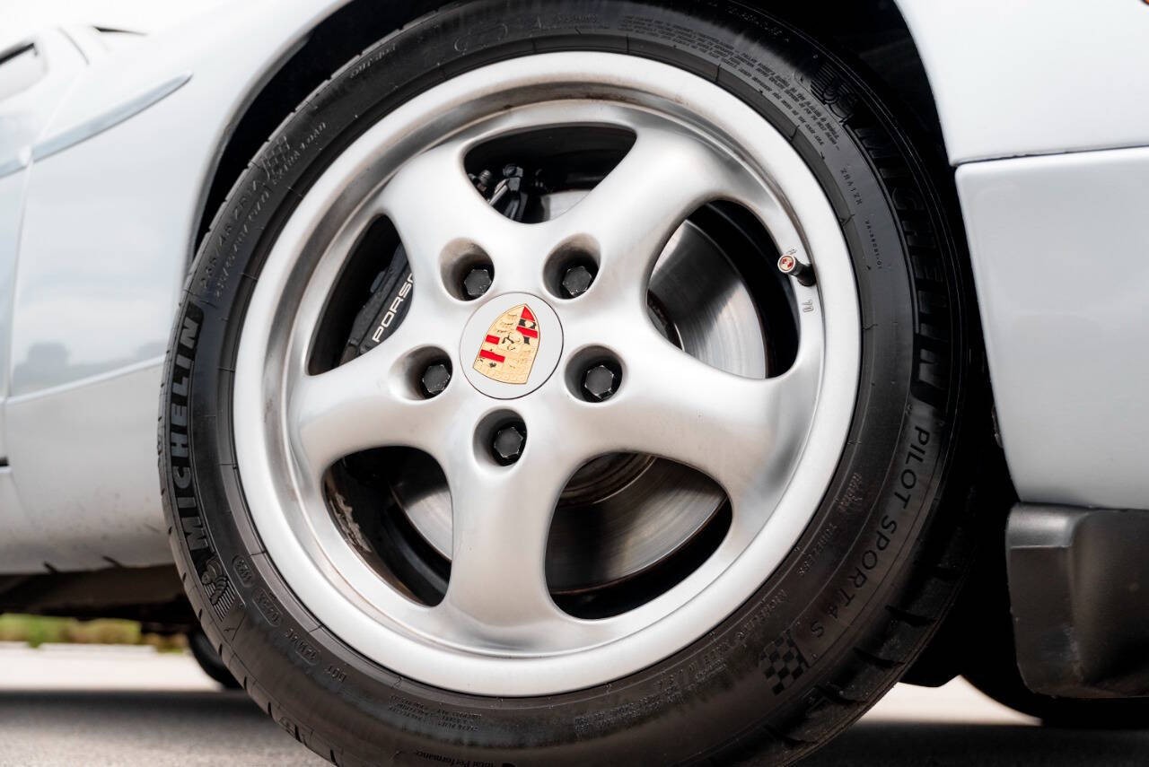 Porsche-928-1994-Hatchback-24