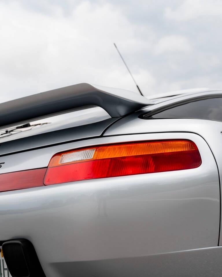 Porsche-928-1994-Hatchback-30