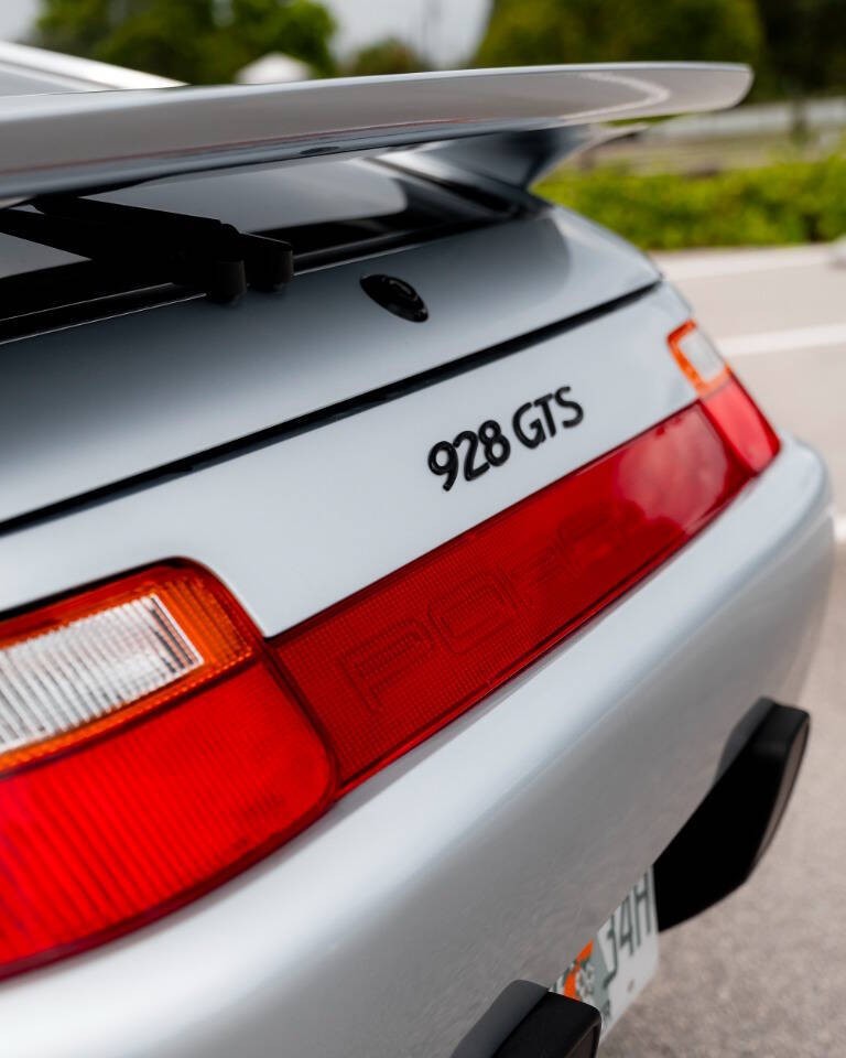 Porsche-928-1994-Hatchback-31