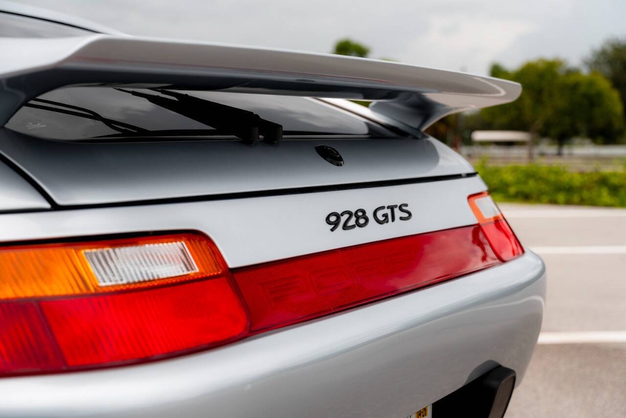 Porsche-928-1994-Hatchback-32