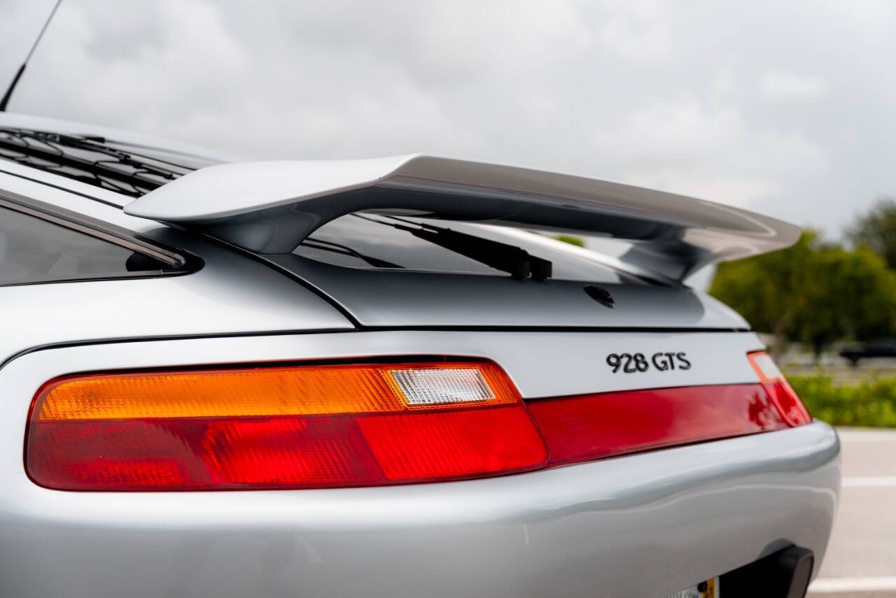 Porsche-928-1994-Hatchback-33