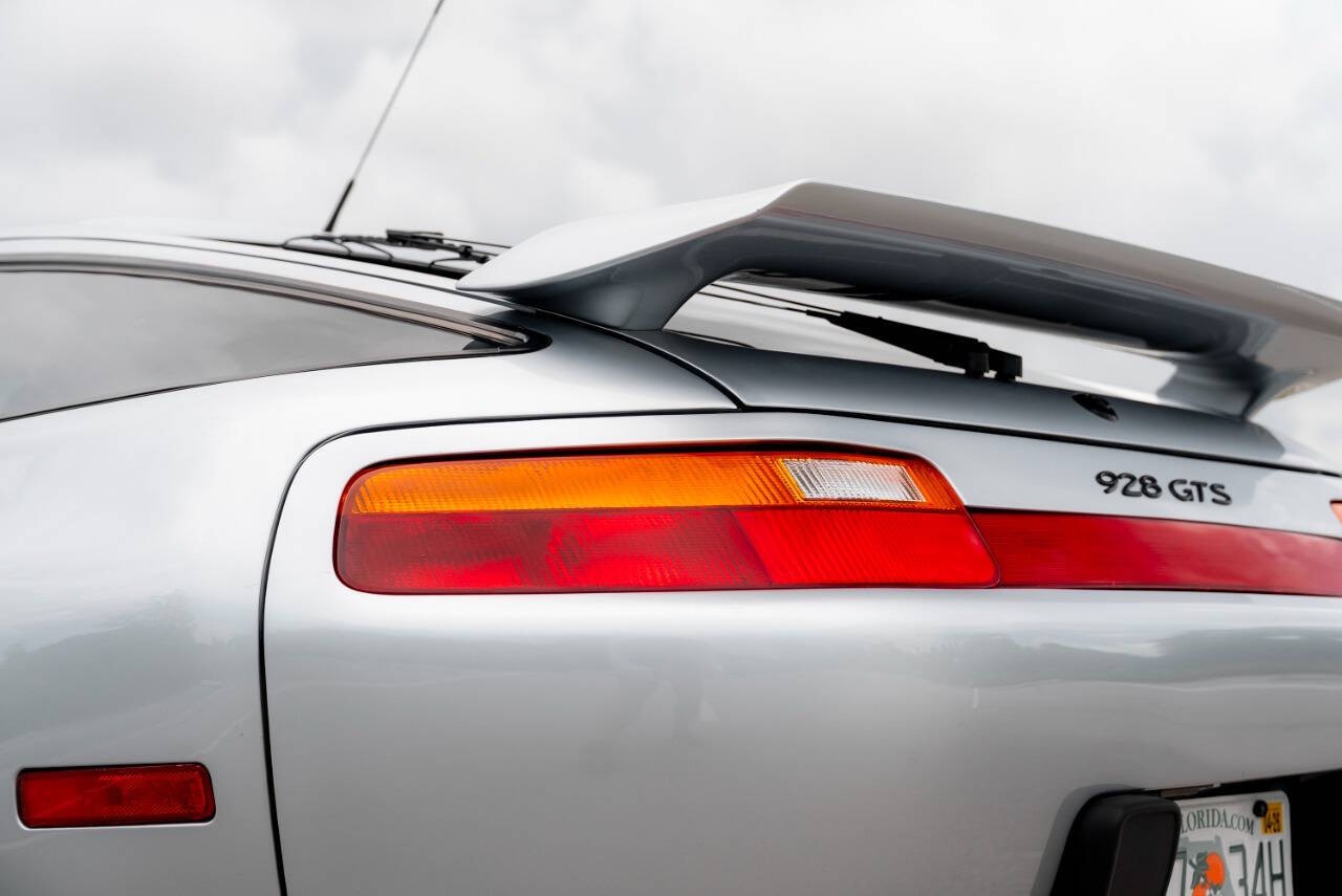 Porsche-928-1994-Hatchback-34