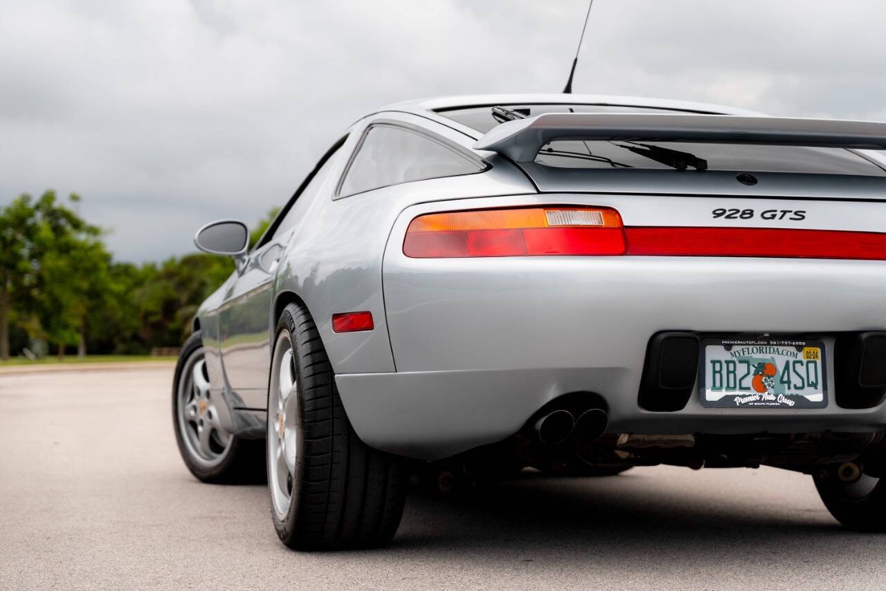 Porsche-928-1994-Hatchback-35