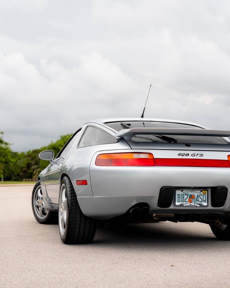 Porsche-928-1994-Hatchback-36