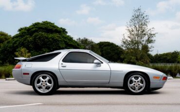 Porsche-928-1994-Hatchback-8
