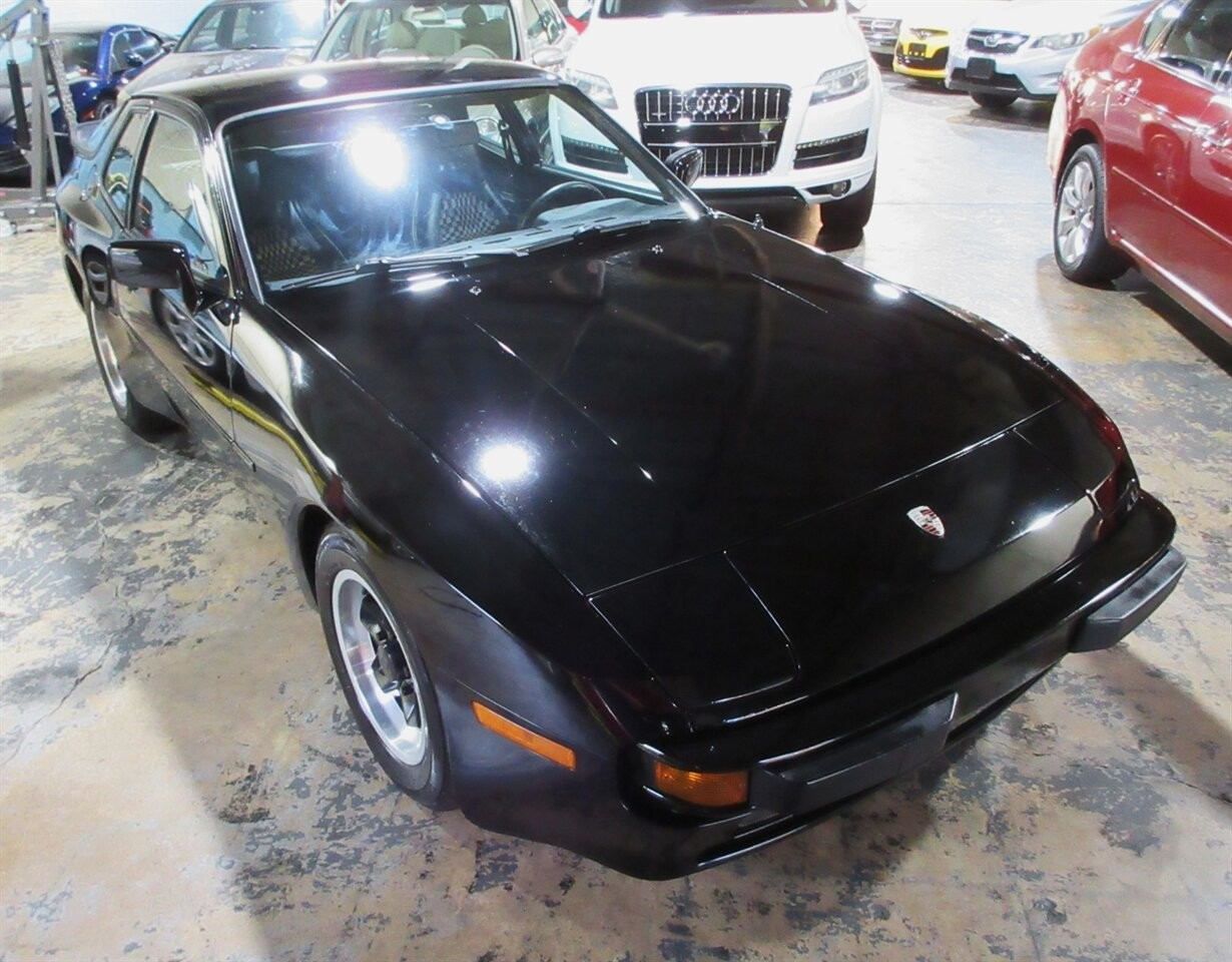 Porsche-944-1984-Hatchback-1