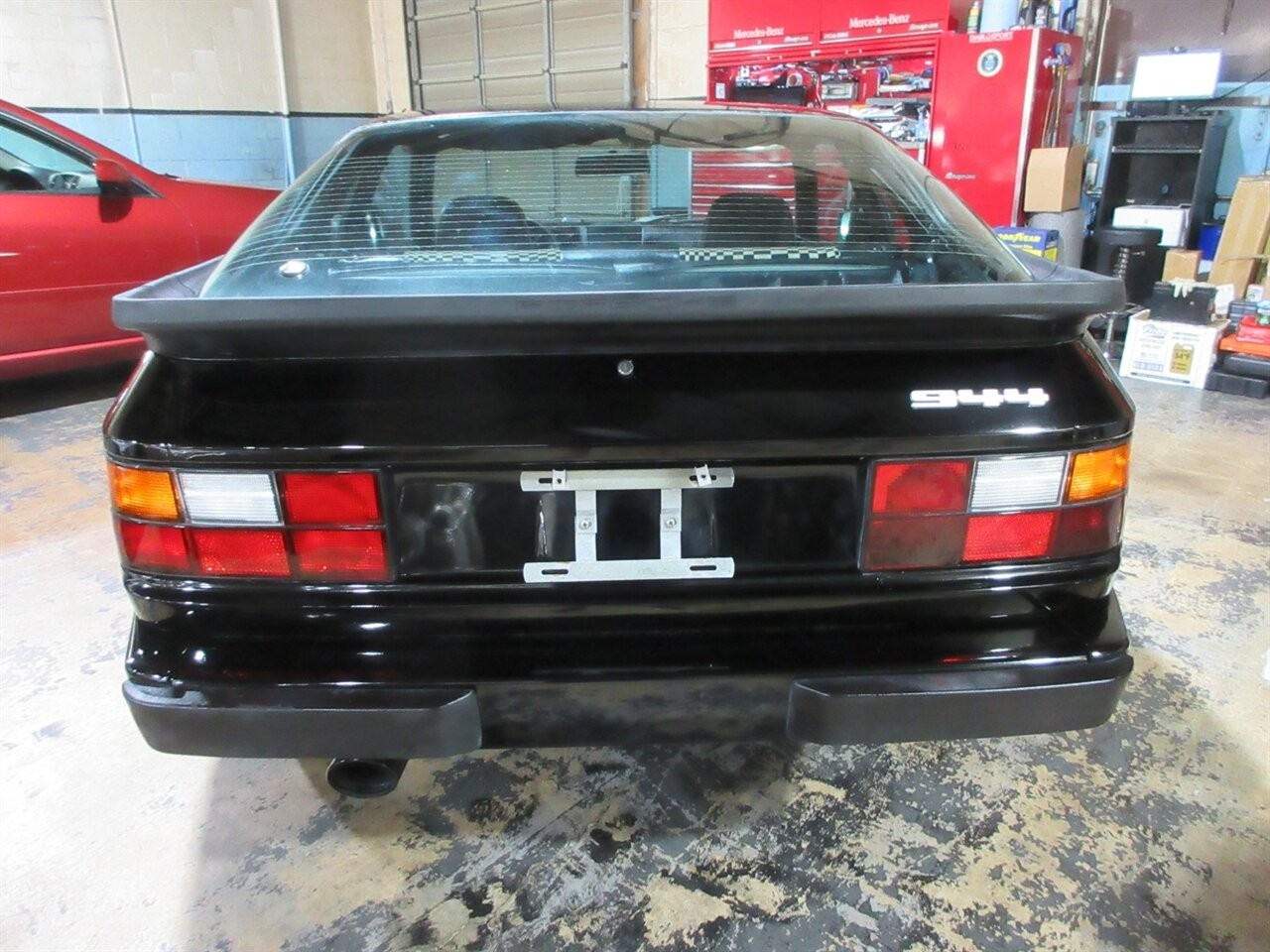 Porsche-944-1984-Hatchback-11