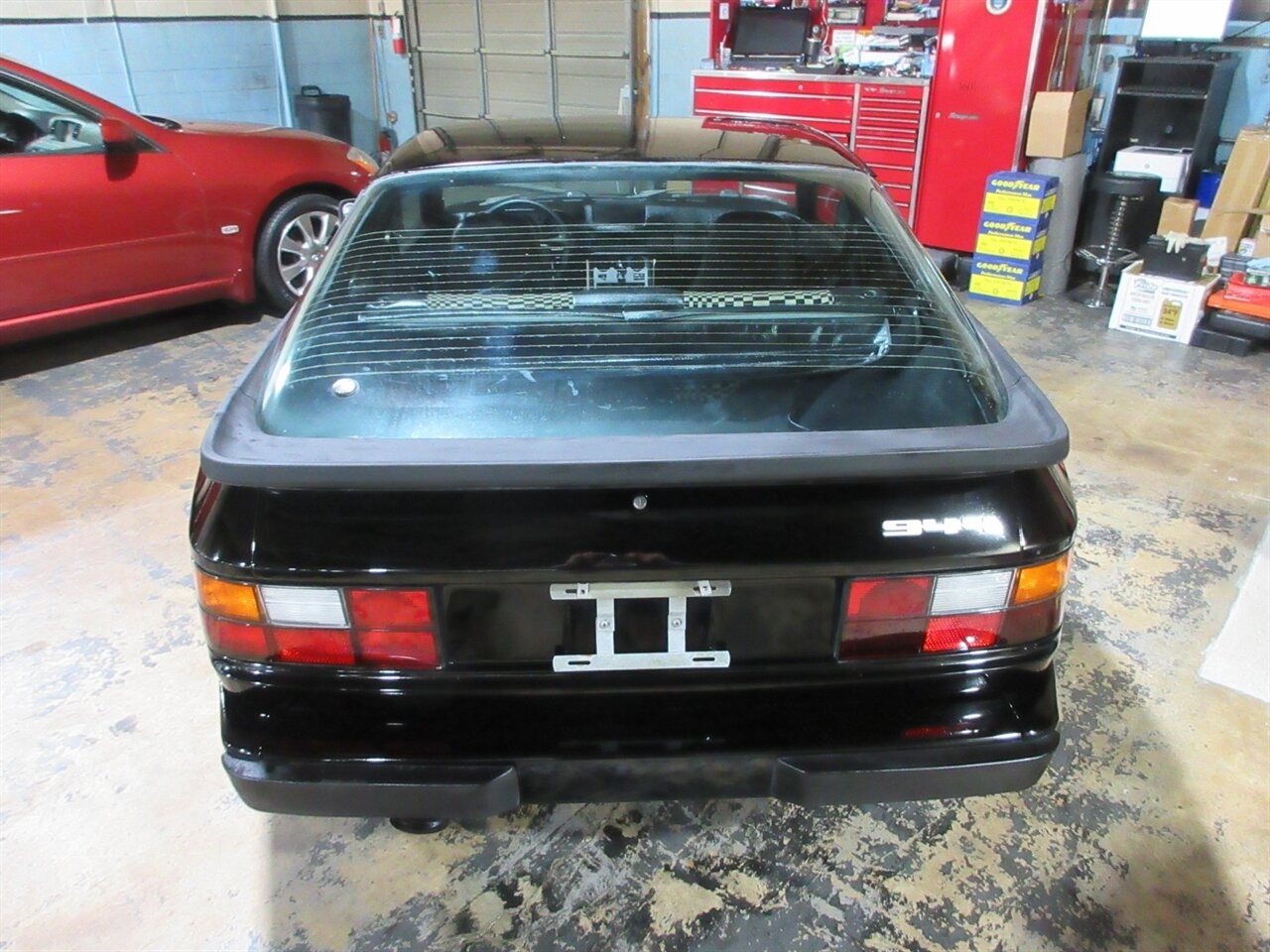 Porsche-944-1984-Hatchback-13