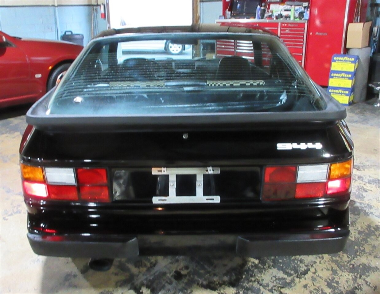 Porsche-944-1984-Hatchback-15