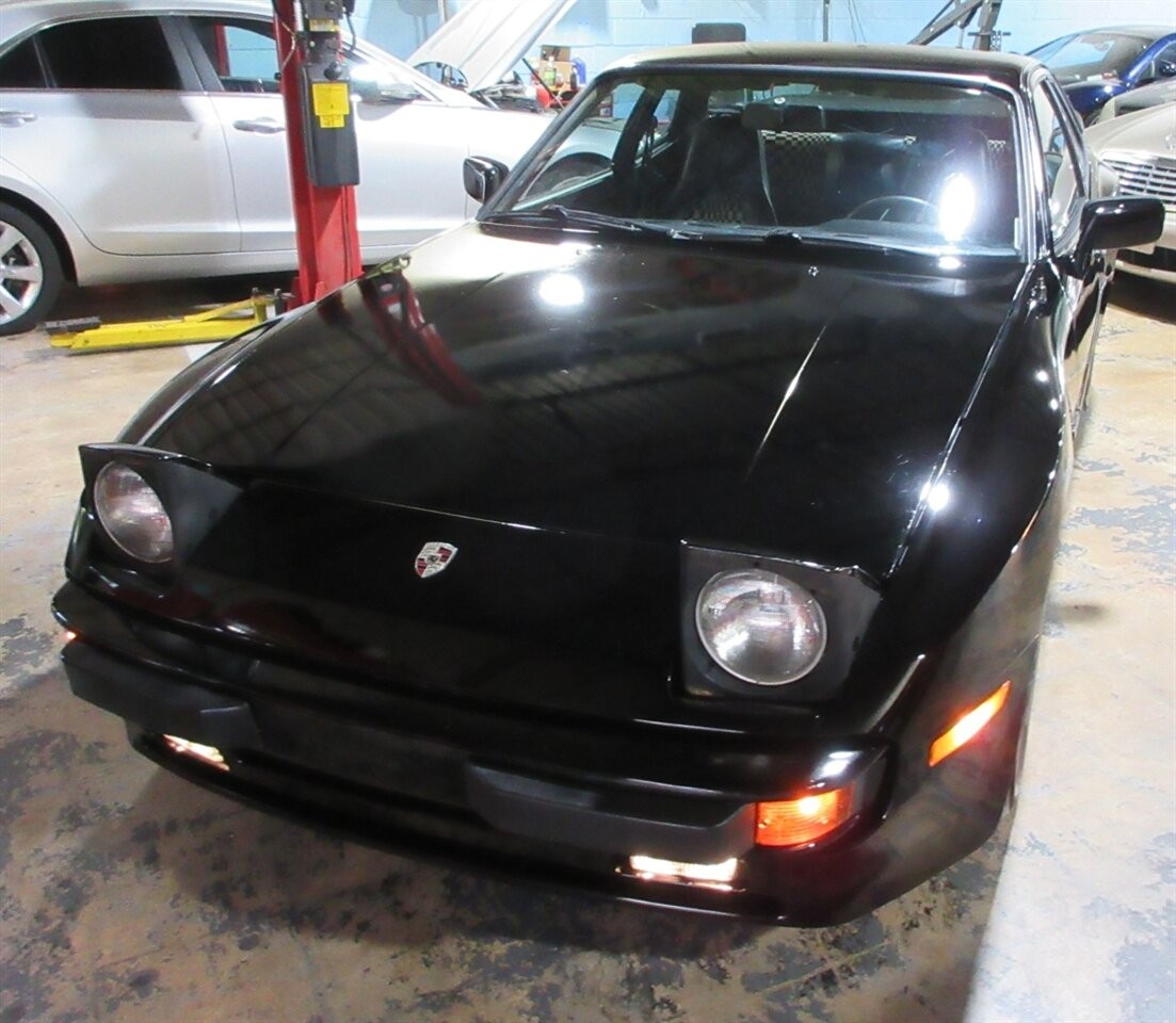 Porsche-944-1984-Hatchback-16