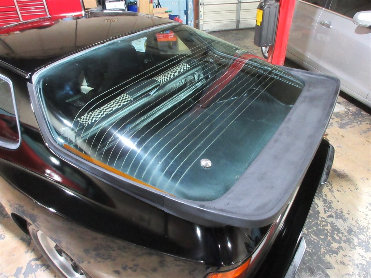 Porsche-944-1984-Hatchback-20