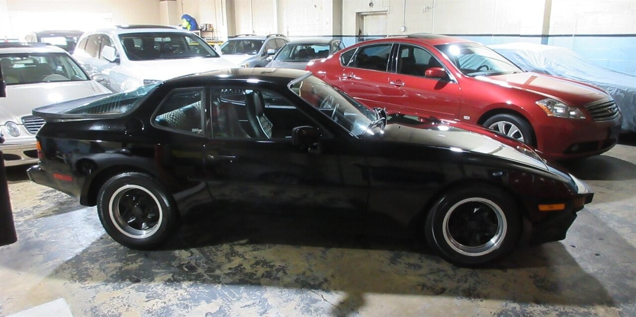 Porsche-944-1984-Hatchback-7