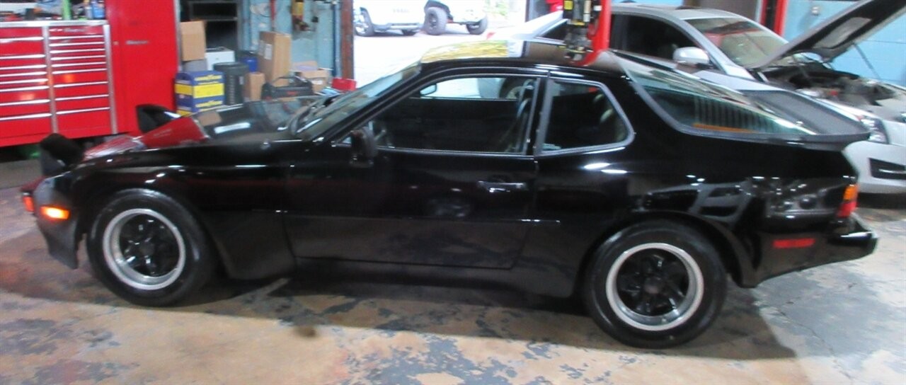 Porsche-944-1984-Hatchback-8